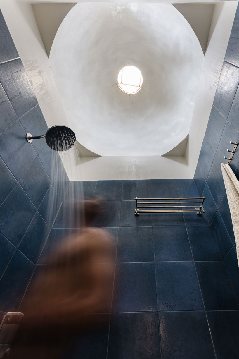 The Natural skylight from dome above; lit the shower space and that makes the bathing experience more refreshing.