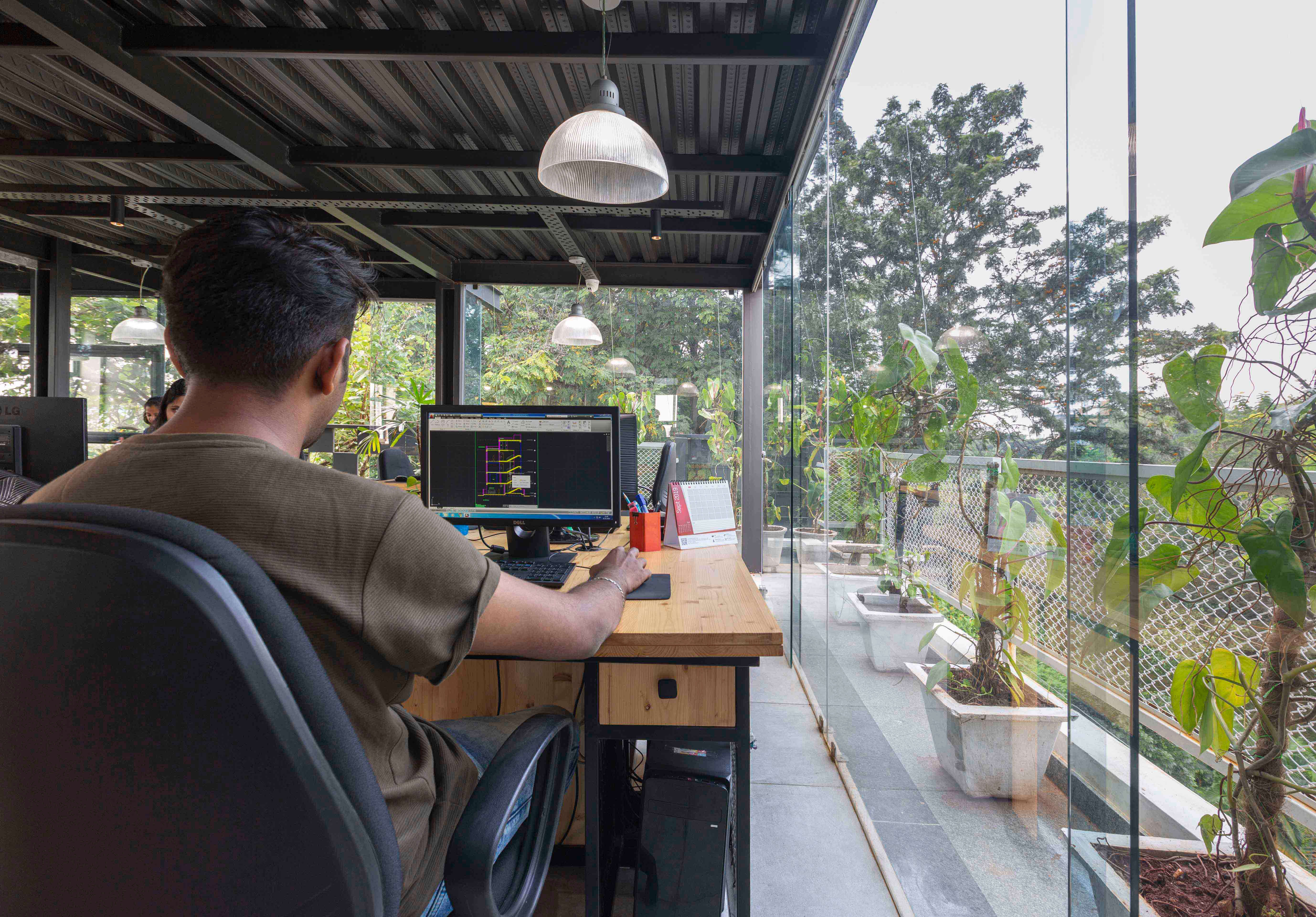 Indoor potted plants and seamless connectivity to the exterior green surroundings help in improve air quality, lower stress and has a calming effect on the employees