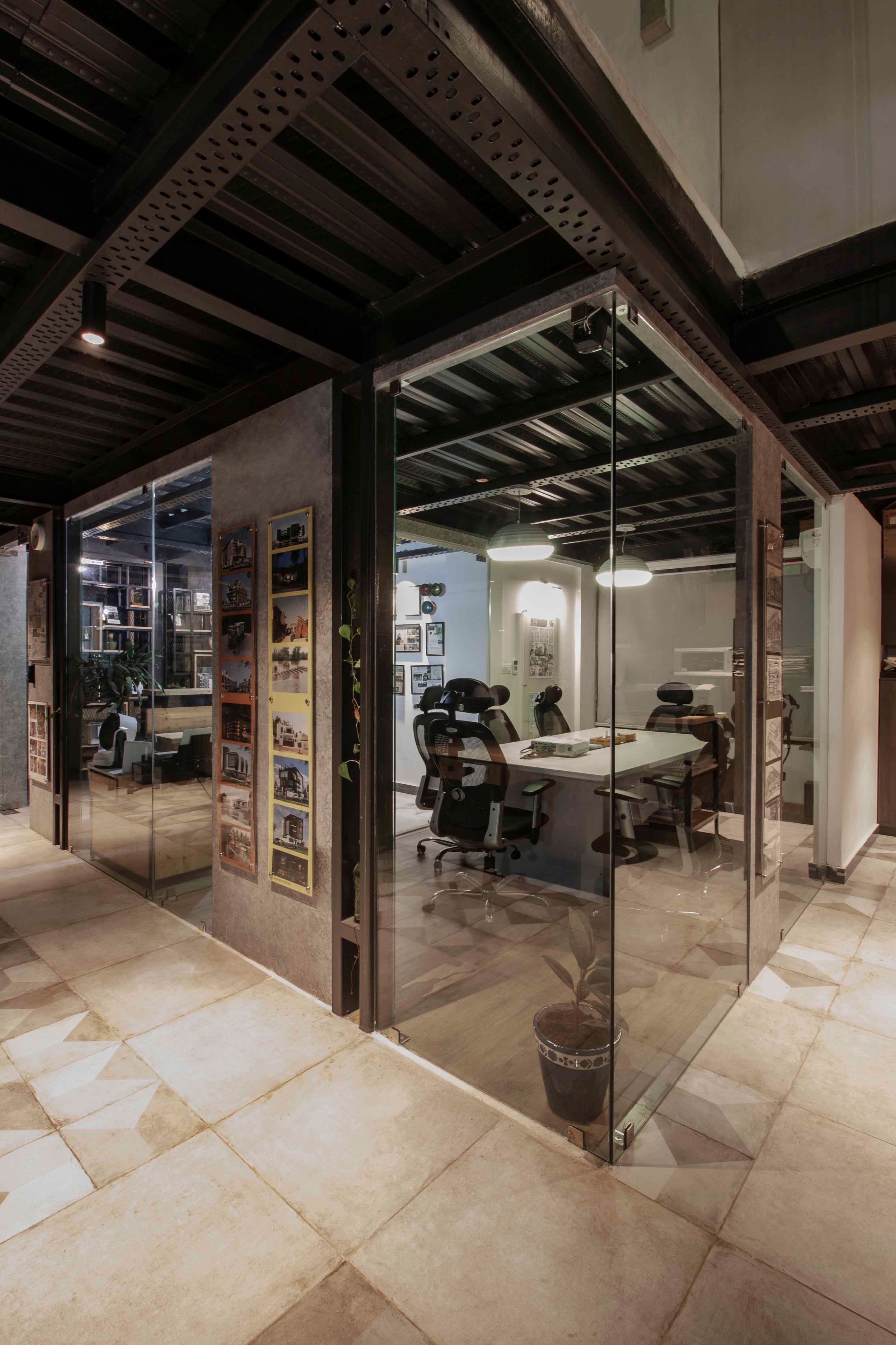 Use of glass partition walls lend an air of sophistication and appeal to the workspace interiors along with great visual connectivity within the workspace.