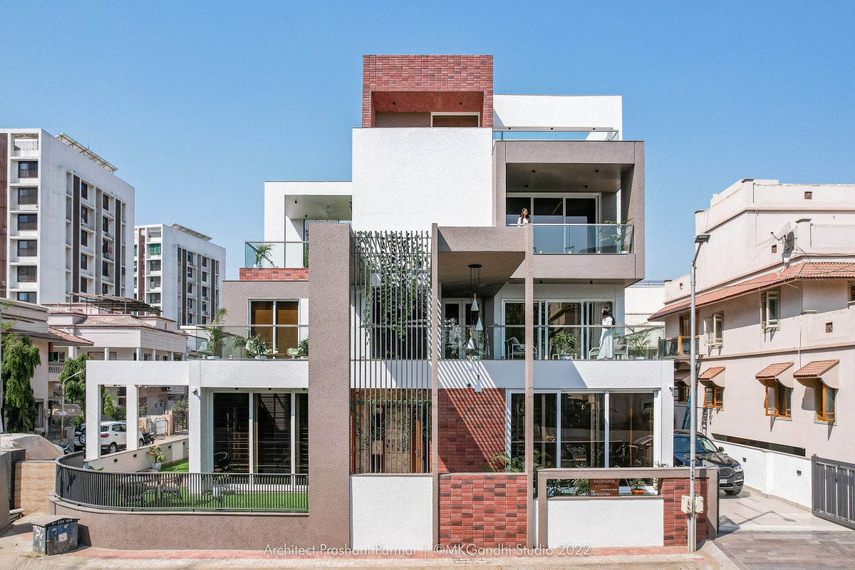 Modern Contemporary House by Prashant Parmar Architect | Shayona Consultant