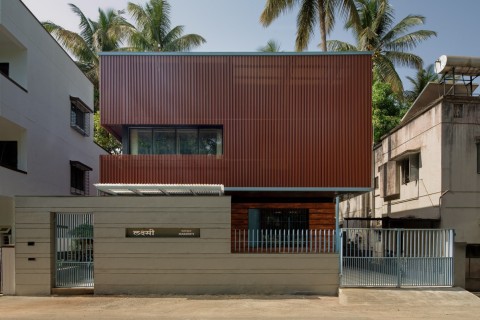 The Brown Envelope by Alok Kothari Architects