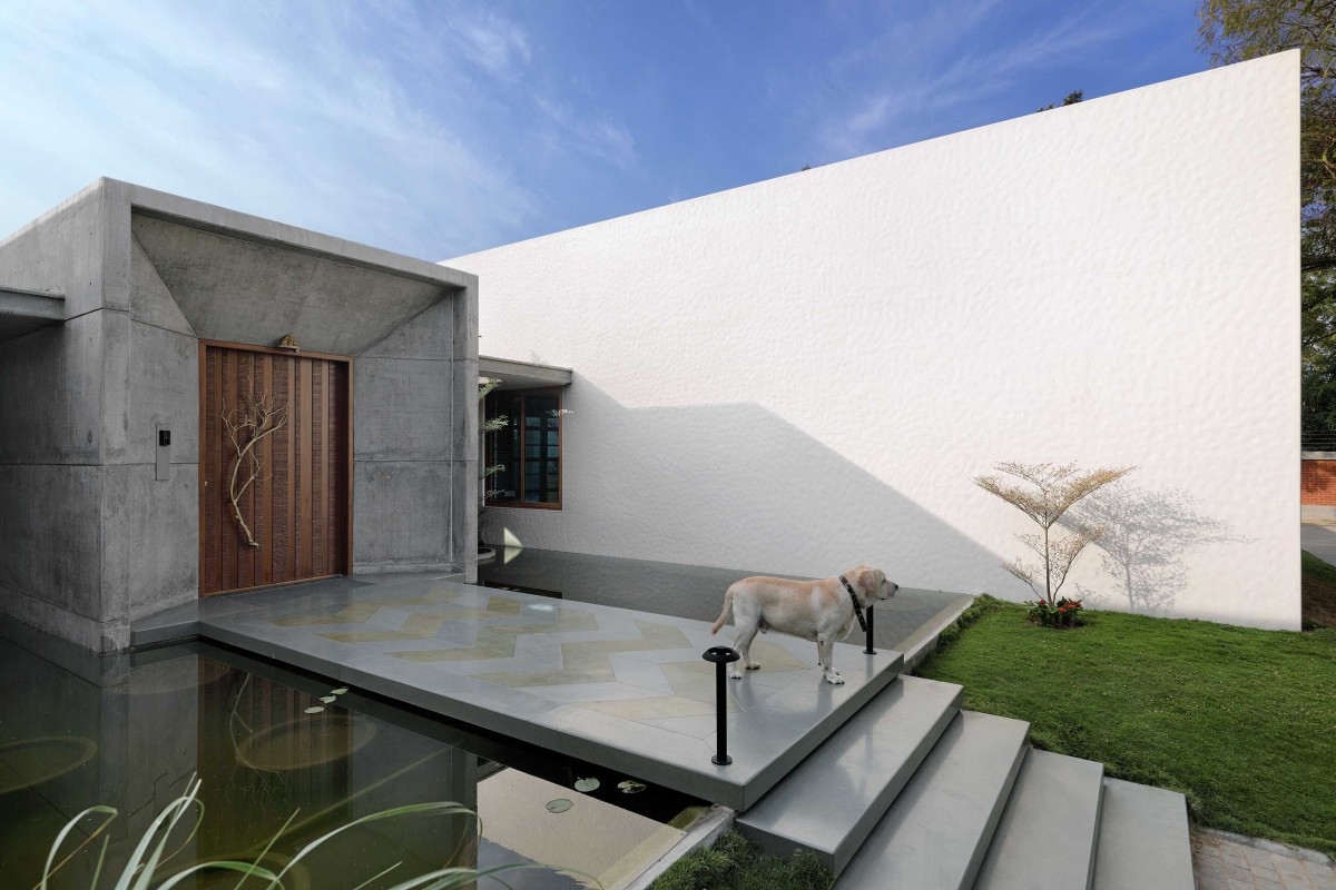 Nene’s Residence by Dipen Gada and Associates