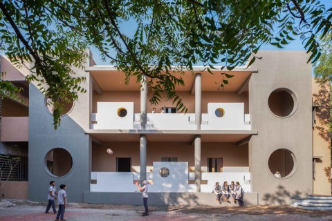 School Under A Neem by Dhulia Architecture Design