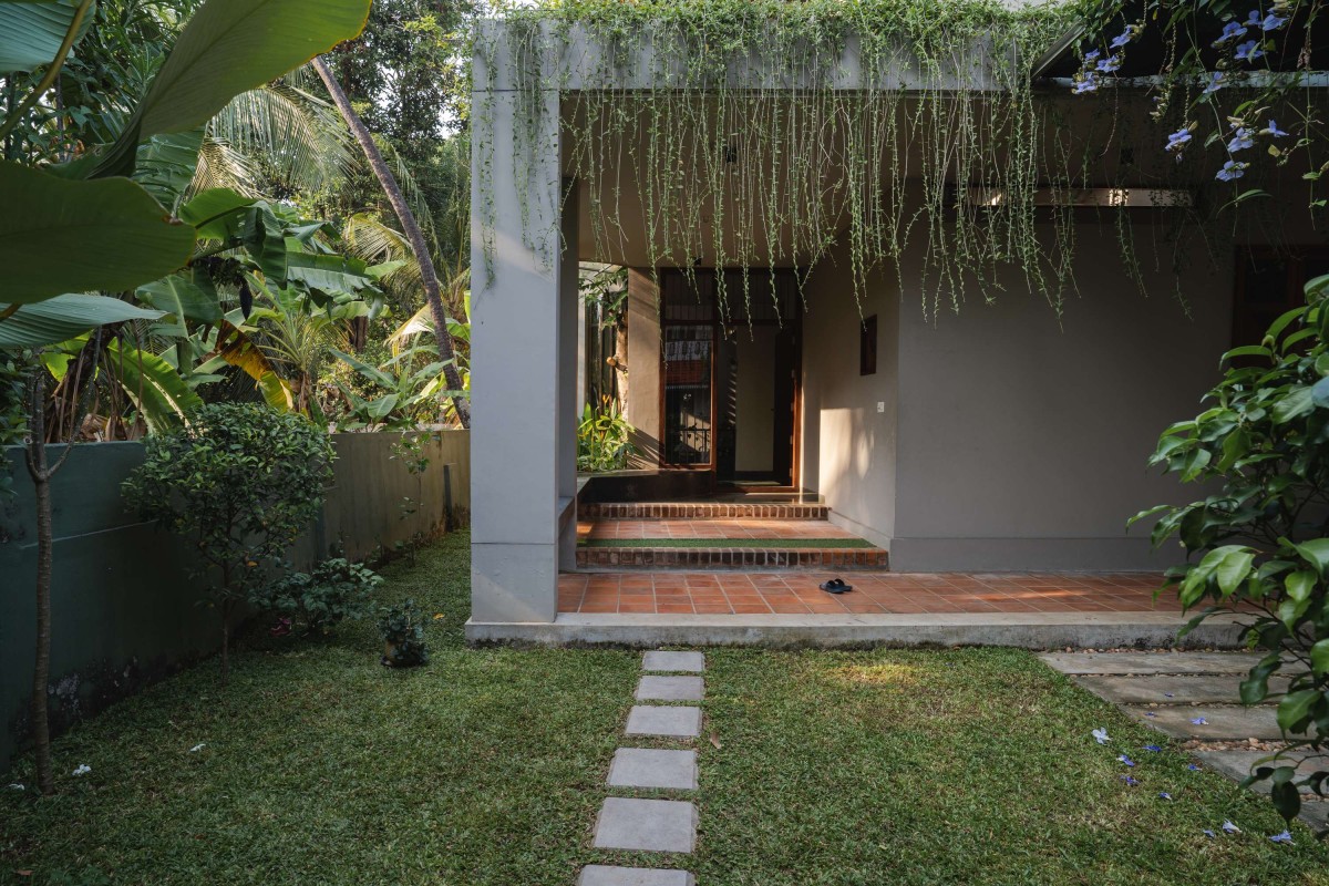 Vimal Laxmi Residence by Soumya & Jills Architects
