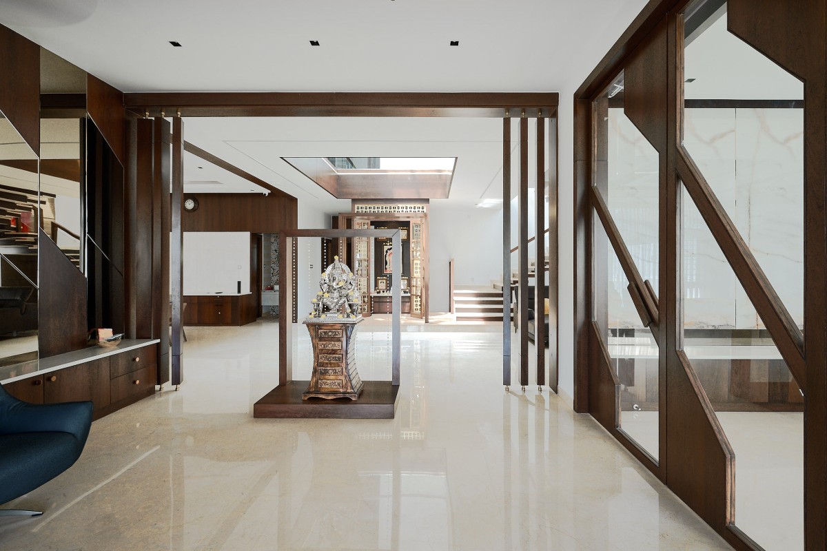 Foyer-House of Linearity by Zraaya Architects