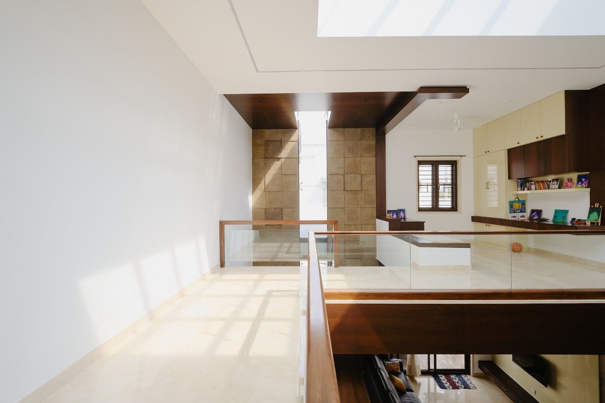 Roof cut Linear strip window-House of Linearity by Zraaya Architects