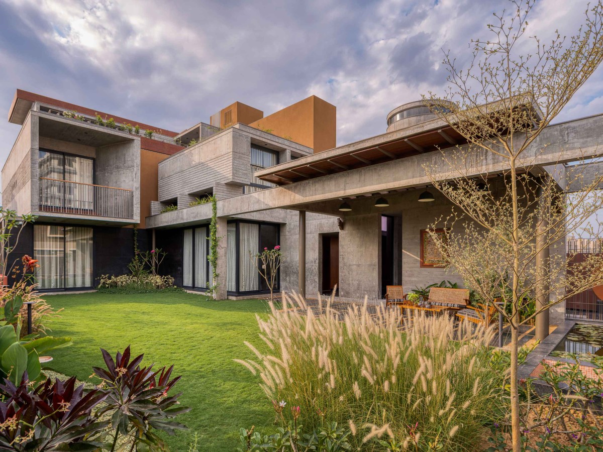 Exterior View Of Ascending House by Rushi Shah Architects + Tattva