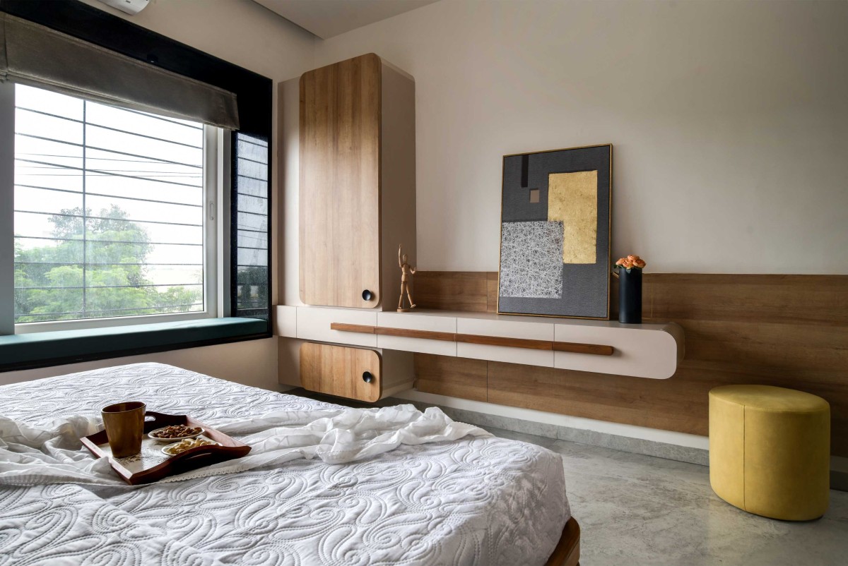 Master Bedroom of Gagger’s Residence by Curated Spaces Studio & Kaksh Architects