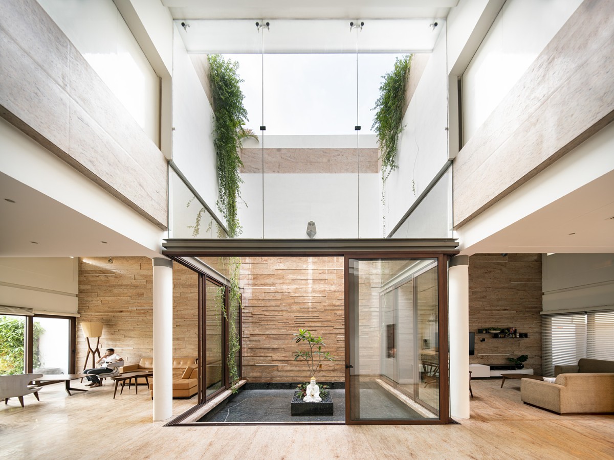 Living and courtyard view of Residence 568 by Charged Voids