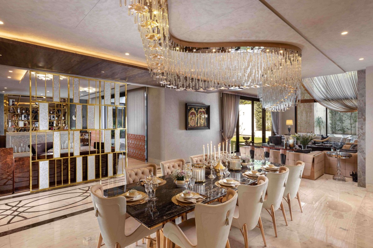 Dining room of Chattarpur Villa by Design Deconstruct