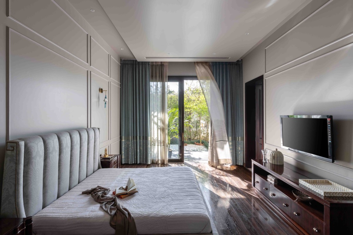 Bedroom 3 of Chattarpur Villa by Design Deconstruct