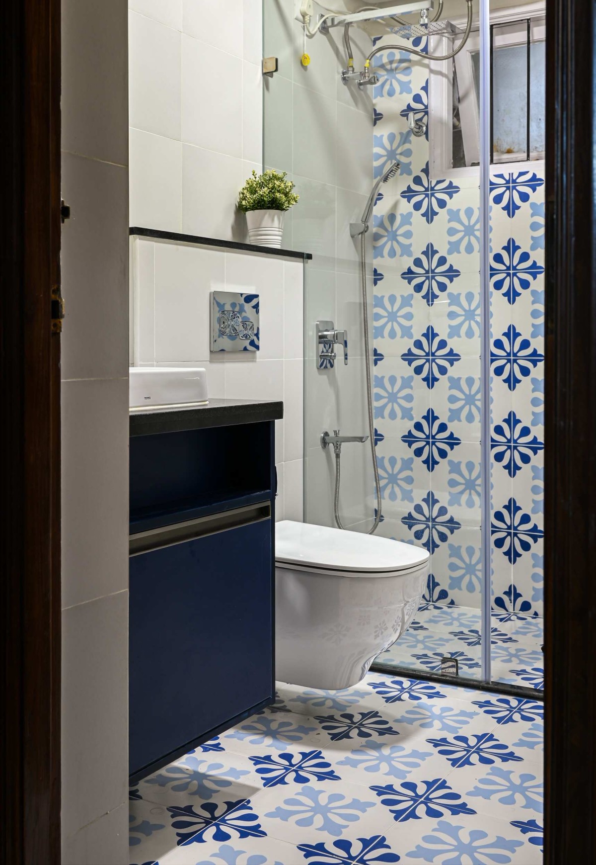 Common bathroom of Brick and Jade by Kinaaya Design Studio