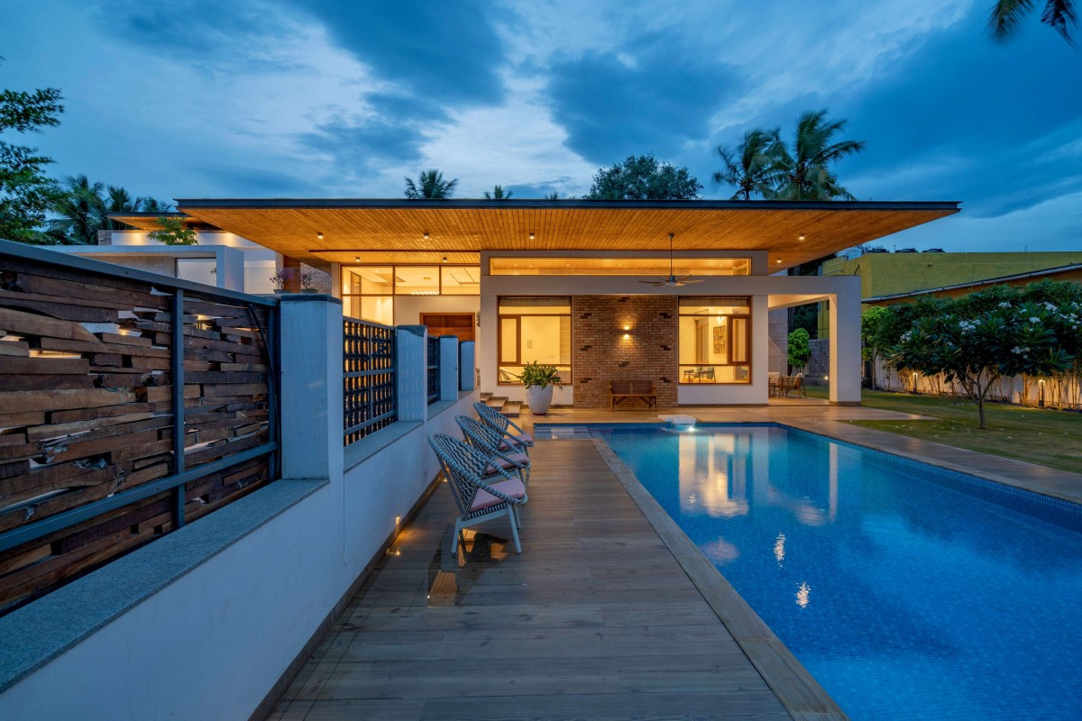Pool view of S+P Residence by Cubism Architects & Interiors