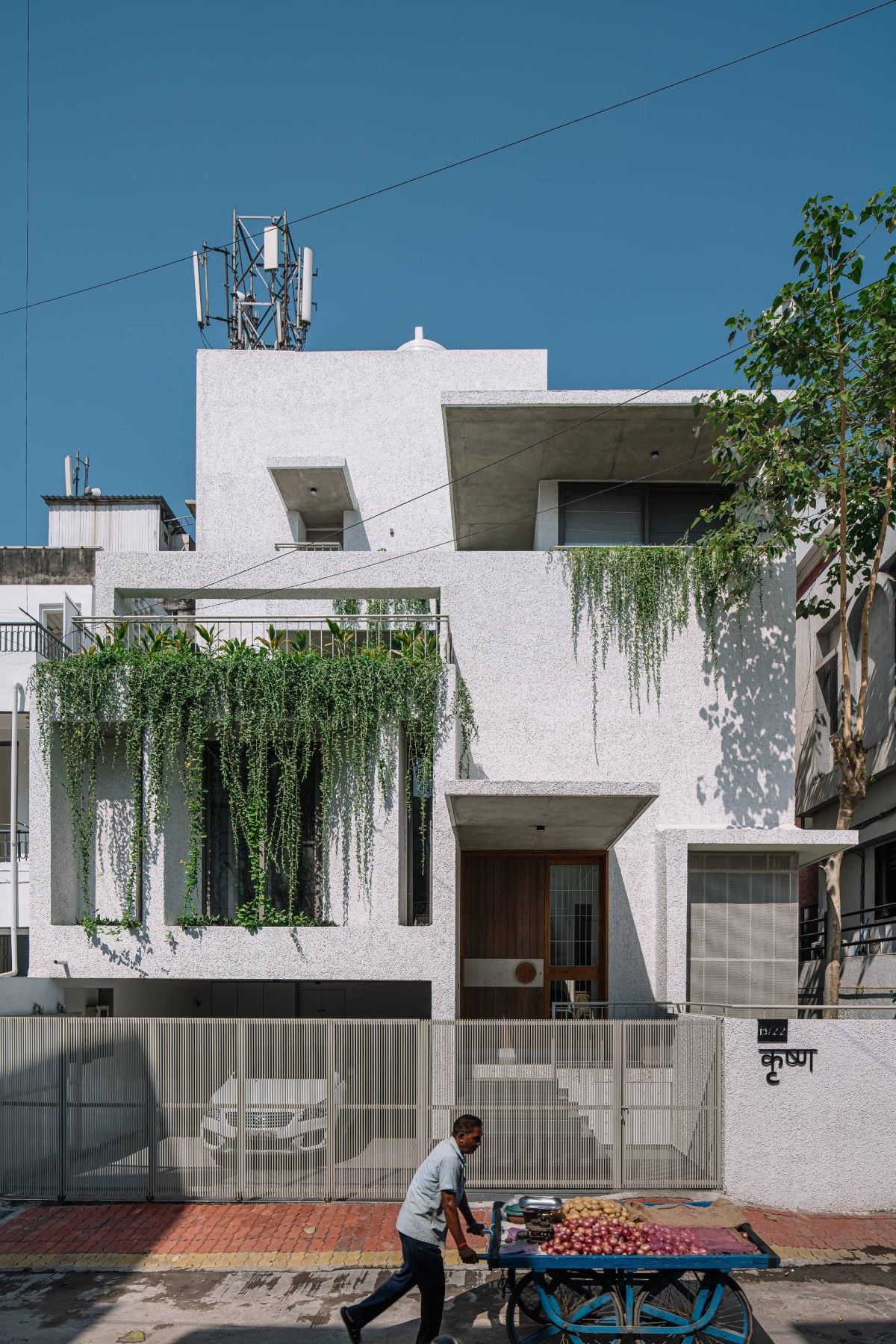 Exterior view of The White Bleached House by Neogenesis+Studi0261