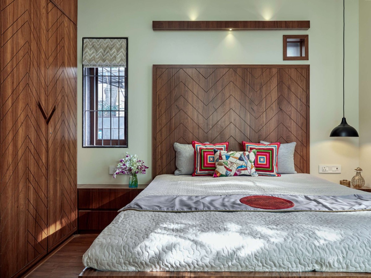 Parents Bedroom of The Brick Abode by Alok Kothari Architects
