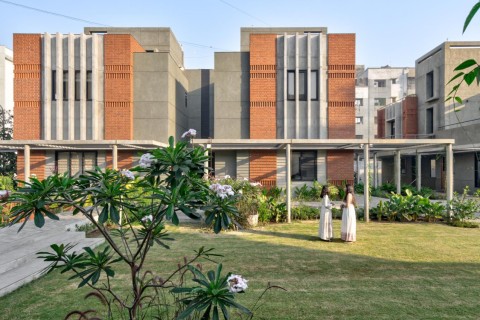 Chitrakut - An Extended Family Cluster (Faliyu) by Aangan Architects