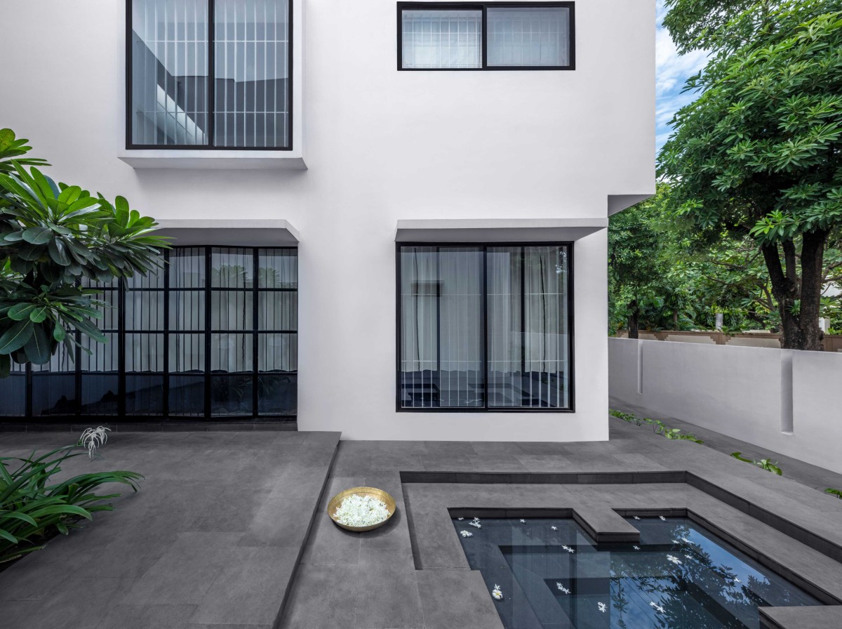 Courtyard view of The Courtyard House by Atelier Varun Goyal