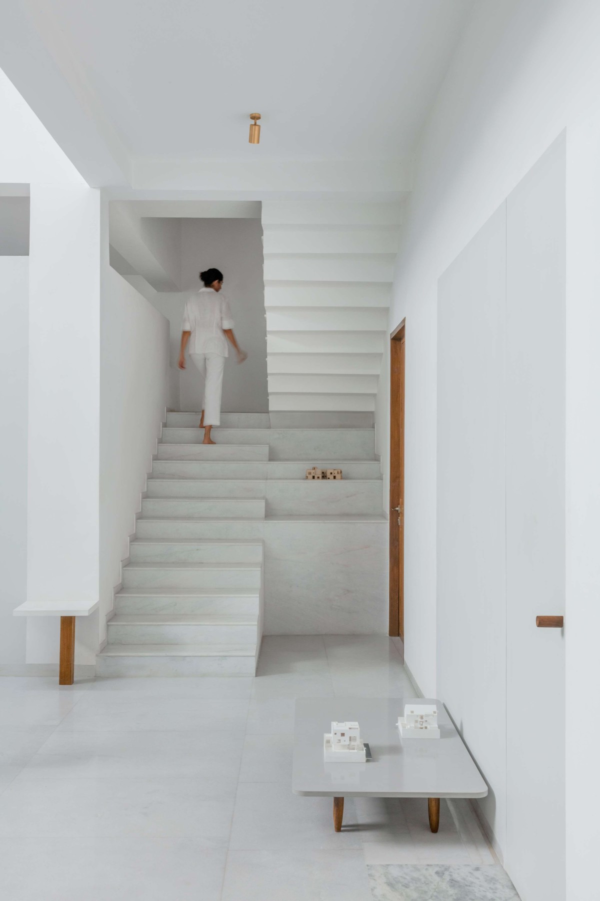 White staircase of The Courtyard House by Atelier Varun Goyal