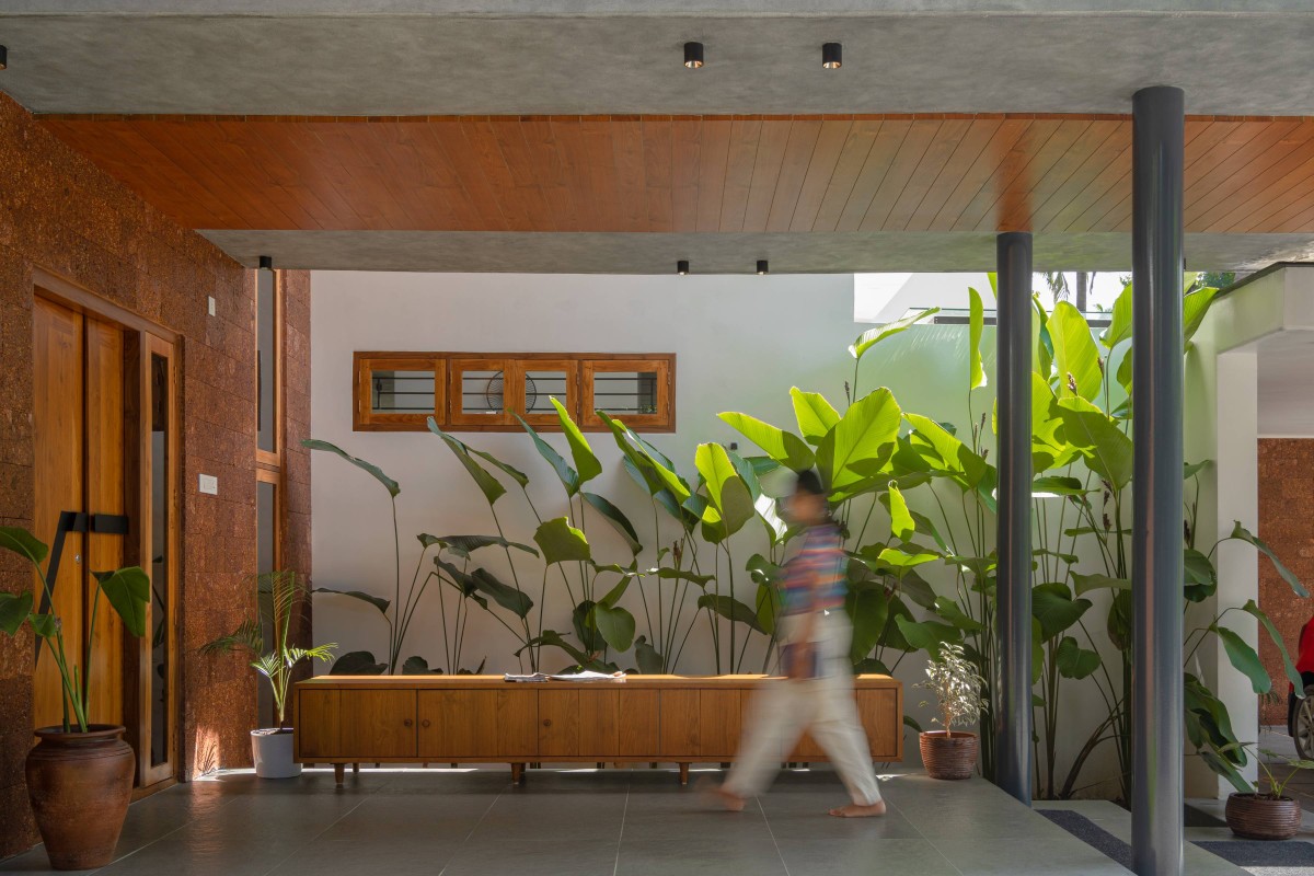 Entrance of Tropical Incline by Bani Architects