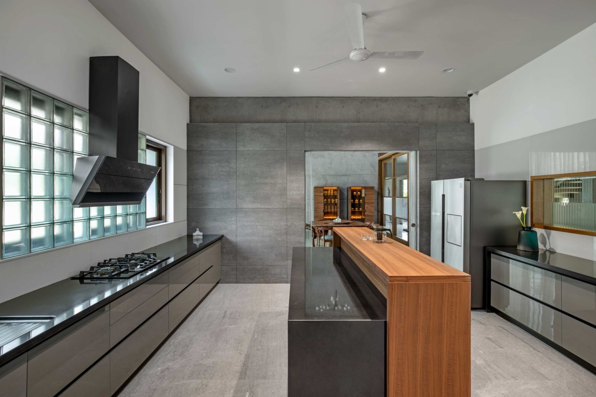 Kitchen of Ankit Shah Residence by Dipen Gada & Associates