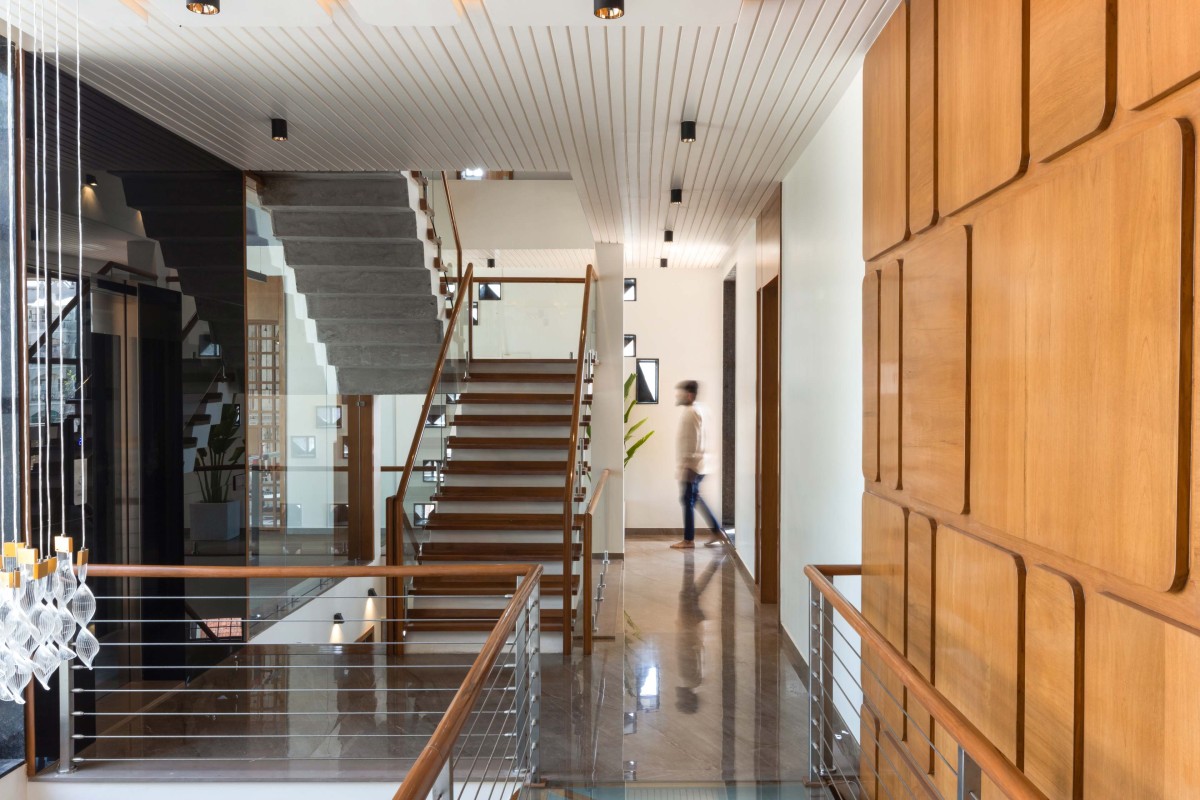 Lobby and staircase of Swapna Residence - A Harmonious Fusion of Design and Function by Architects at Work