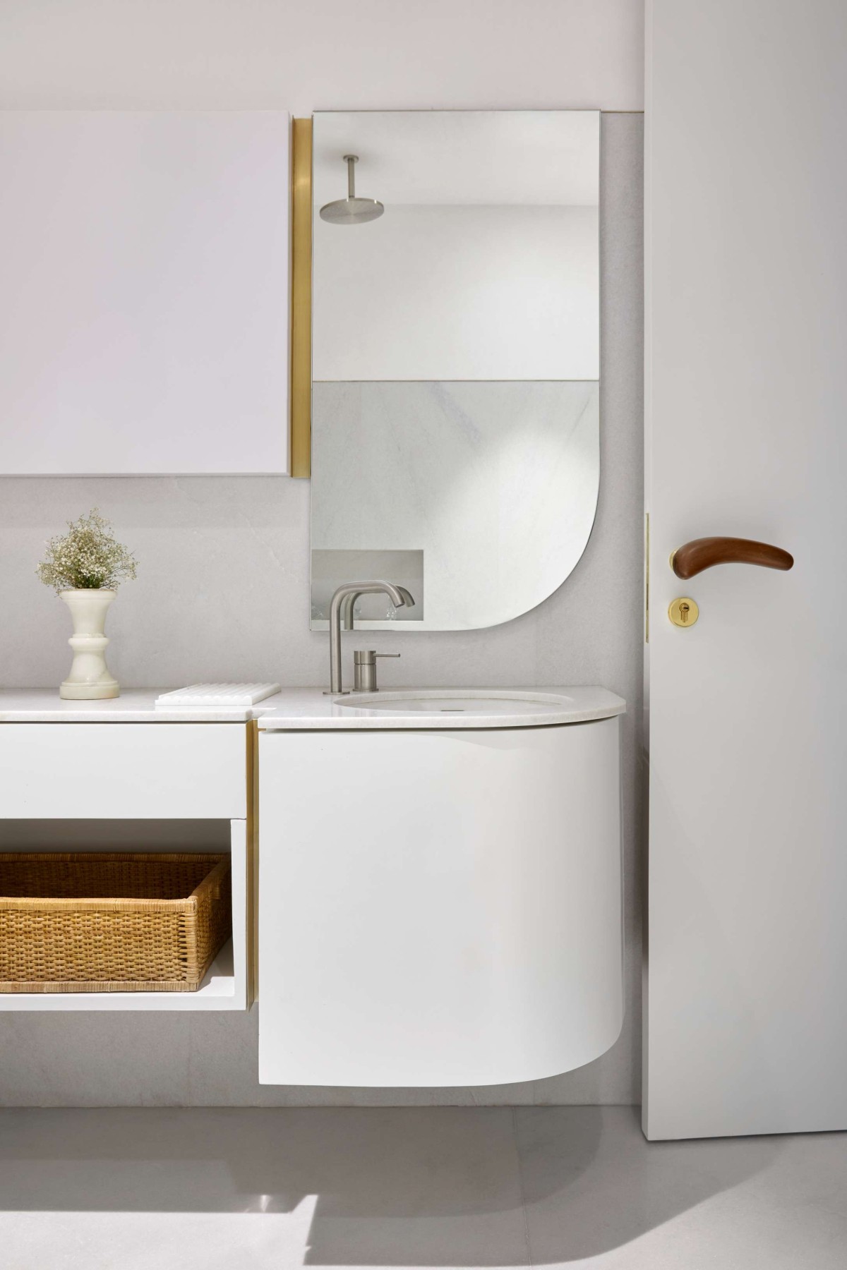 Guest room basin counter of The Zen Apartment by Atelier Varun Goyal