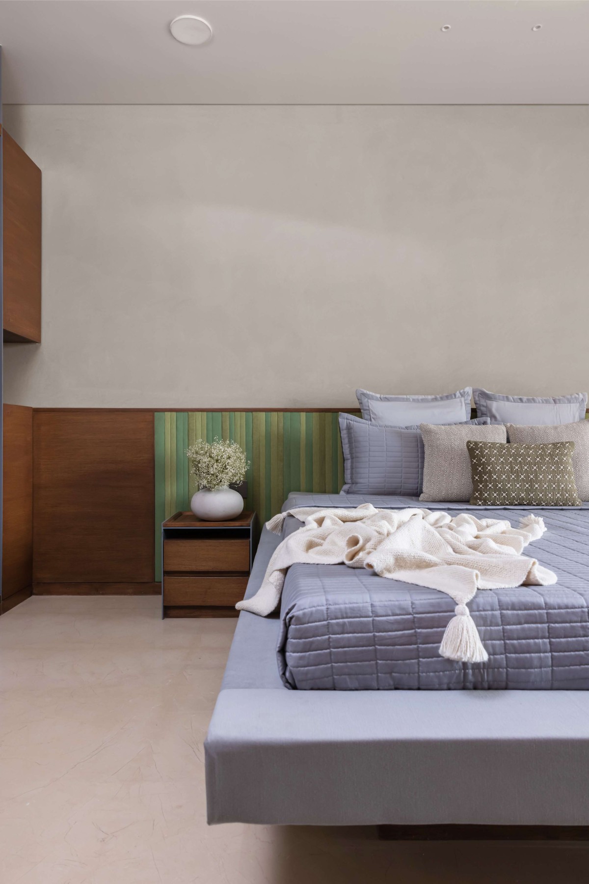 Bedroom of House of Linens and Lime by Aakar Ajwani Architects