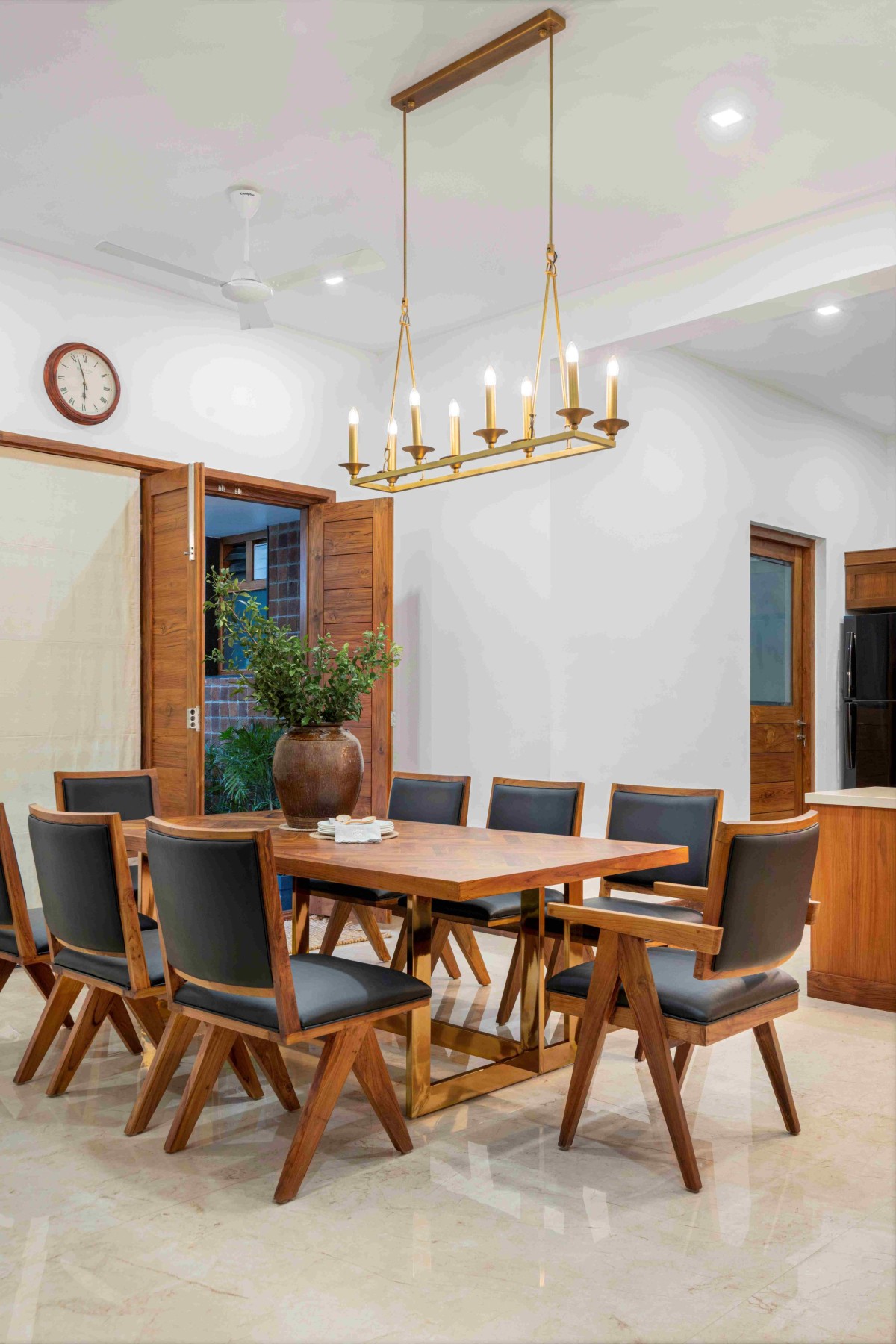 Dining of Anu Joseph Residence by Temple Town