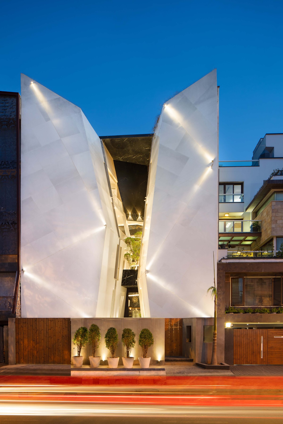 Exterior view of Cleft House by Anagram Architects