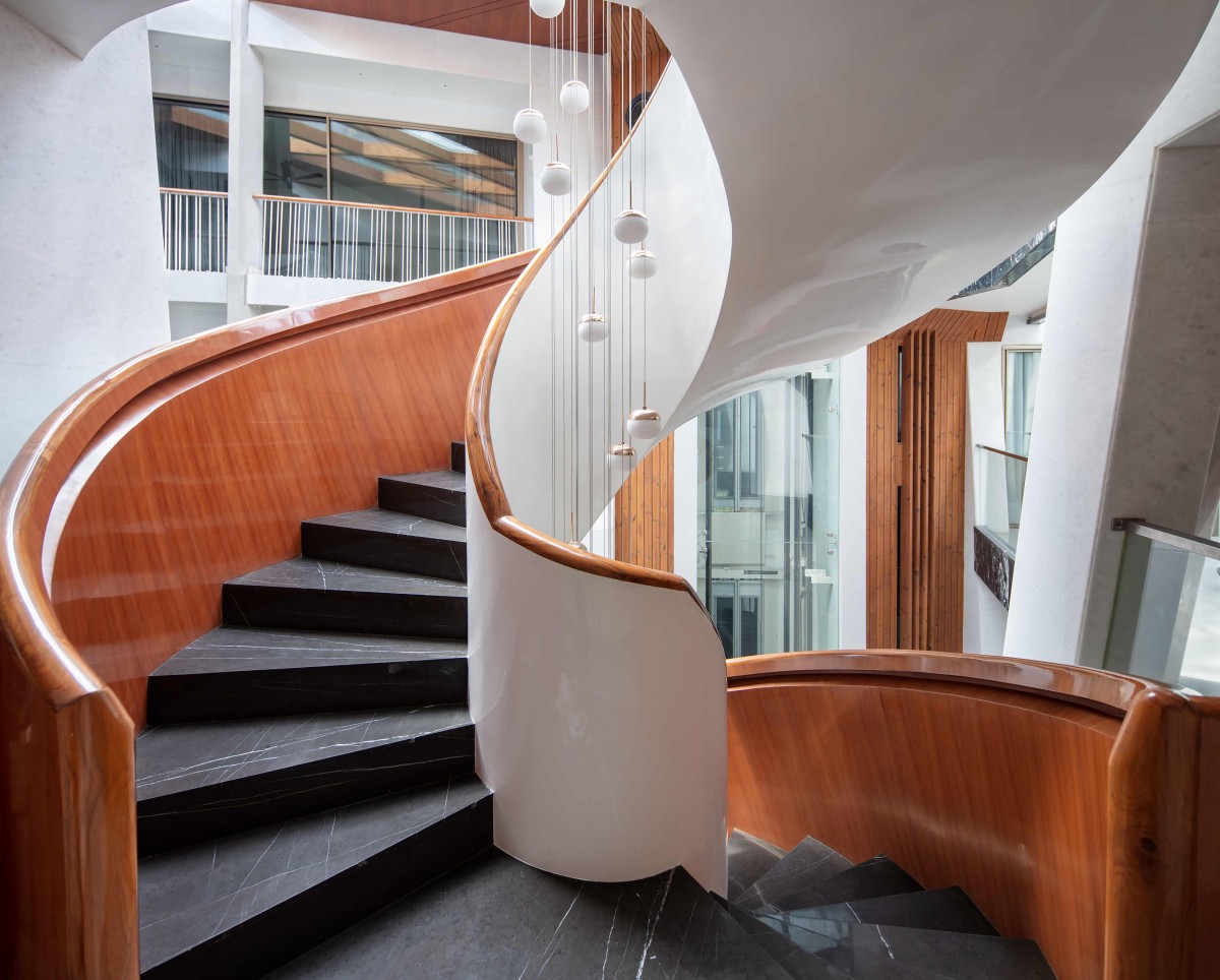 Spiral staircase of Cleft House by Anagram Architects
