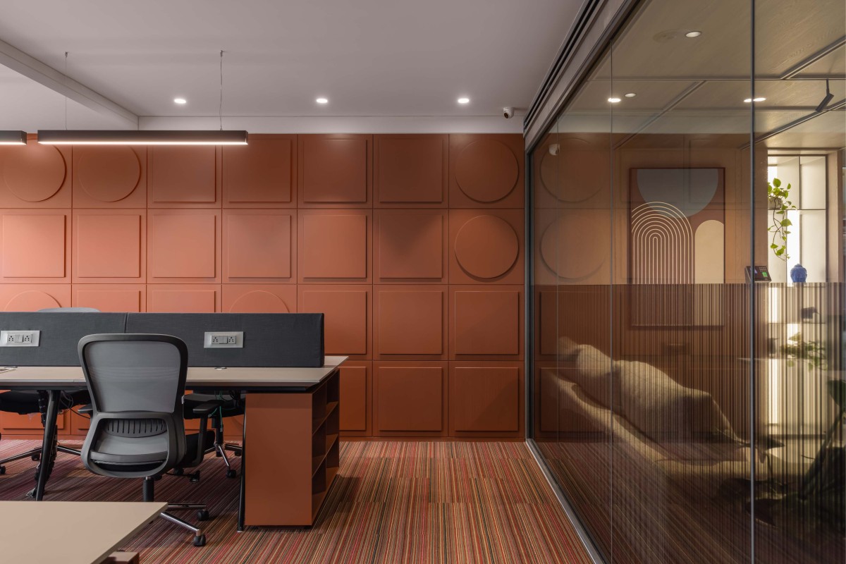 Workstation of BAFNA Office by B.Design 24 Studio