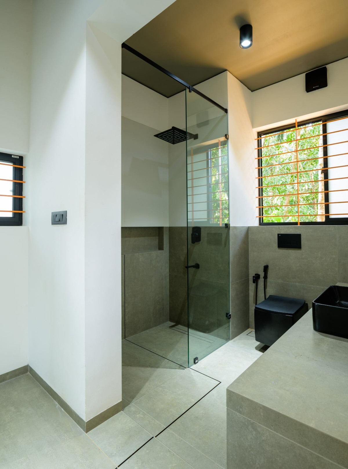 Toilet of The Colour Burst House by LIJO.RENY.architects