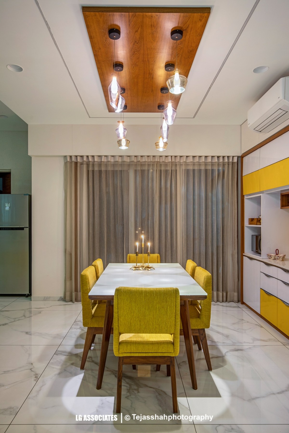 Dining area of Cube House by LG Associates
