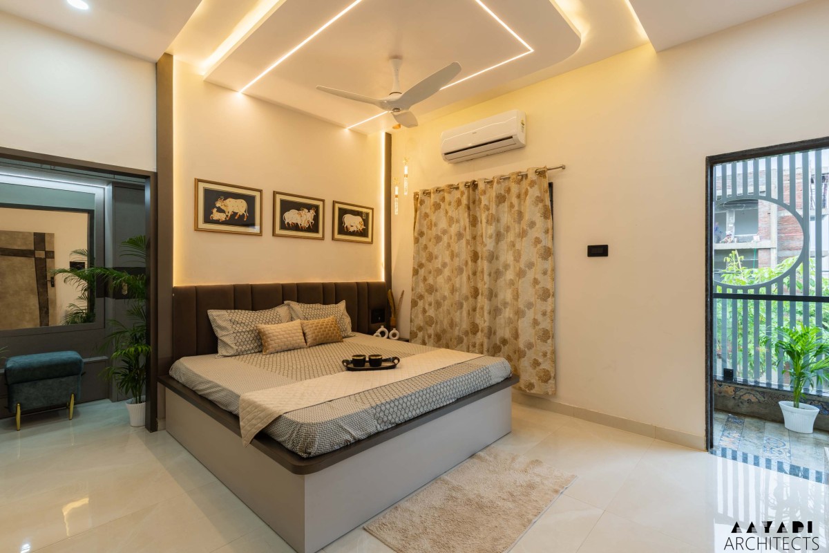 Bedroom of Geometrical casket by Aayadi Architects