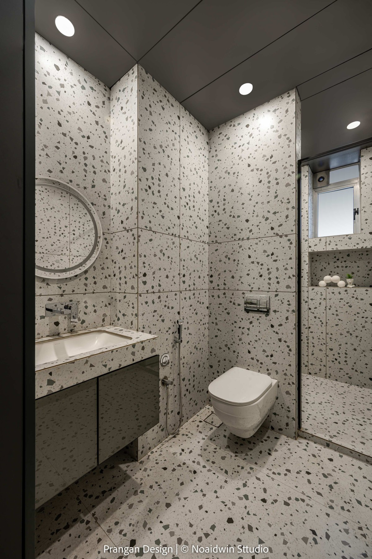 Toilet of Chaklashiya House by Prangan Design