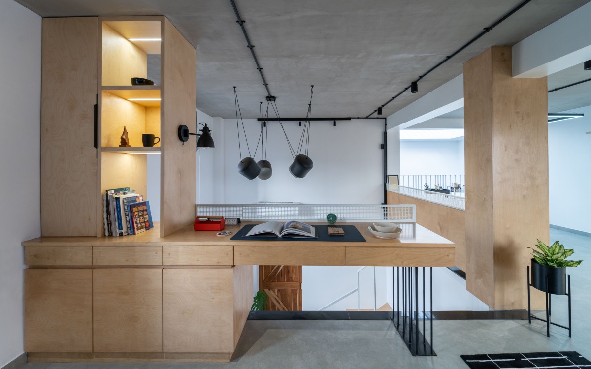 Study room of The Artist’s Loft by Jalihal Associates