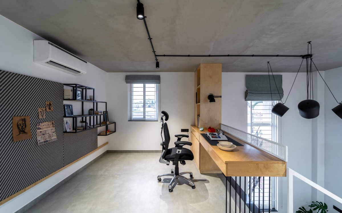 Study room of The Artist’s Loft by Jalihal Associates