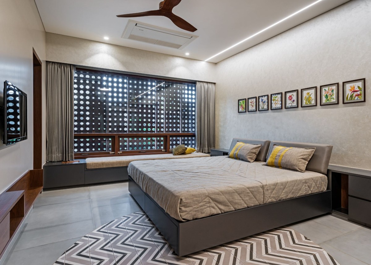 Bedroom 4 of Cloaked Residence by Cadence Architects