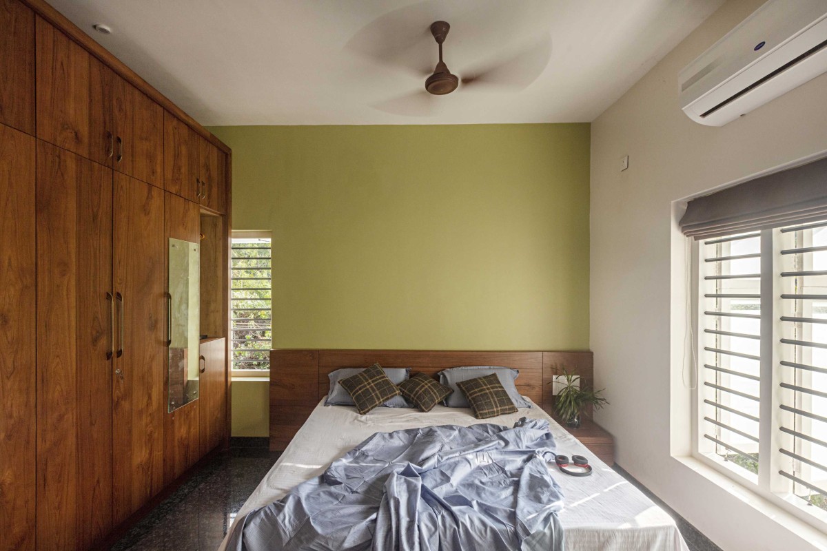 Bedroom of Customary Rapport by Nestcraft Architecture
