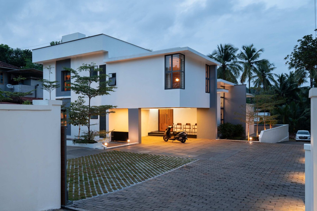 Exterior view of House In Between by Tales of Design studio