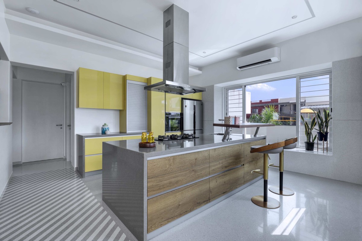 Kitchen of Dr. Nirav Bhalani’s Residence by Dipen Gada & Associates