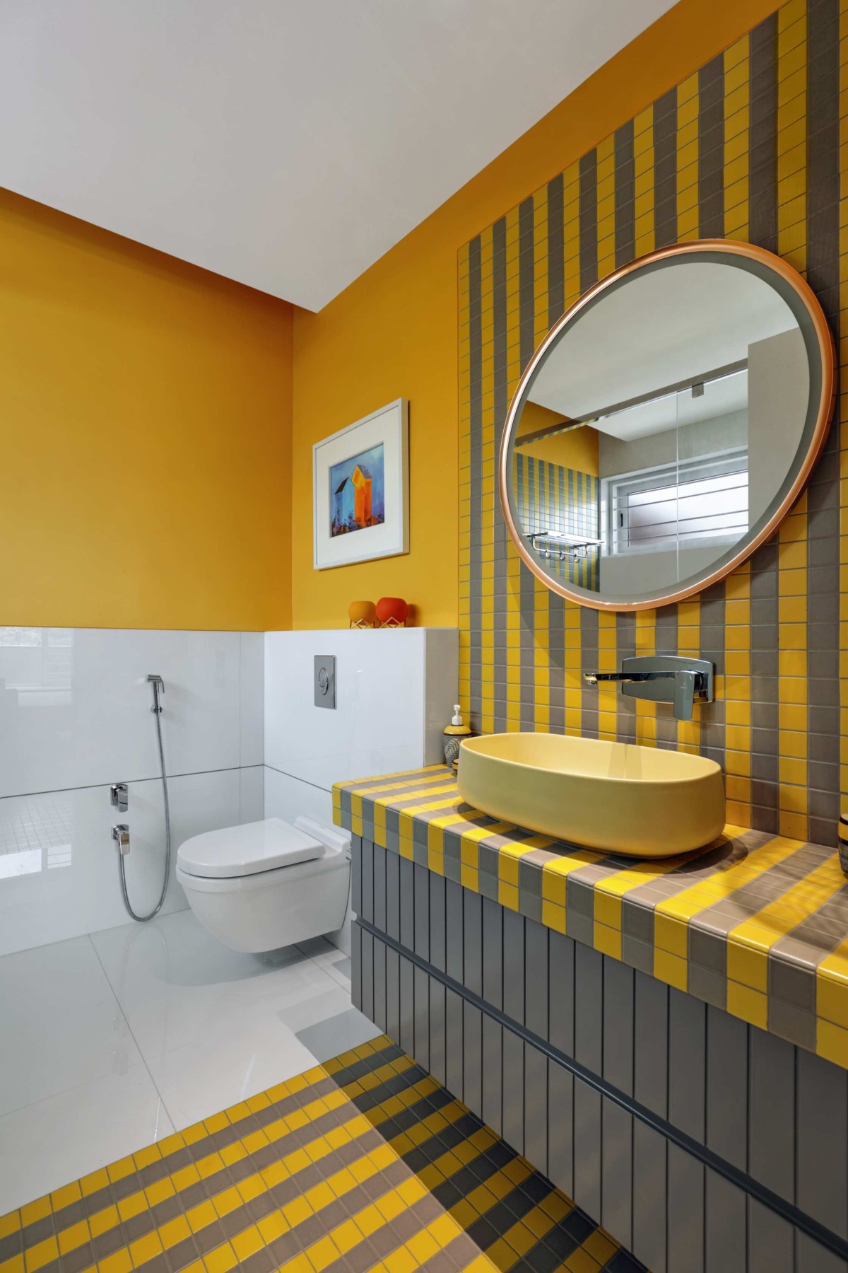 Guest Room Toilet of Dr. Nirav Bhalani’s Residence by Dipen Gada & Associates
