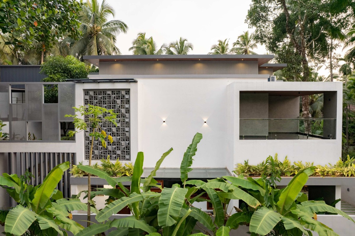 Facade - side view of The Pravasi Home by Studio Vista Architects