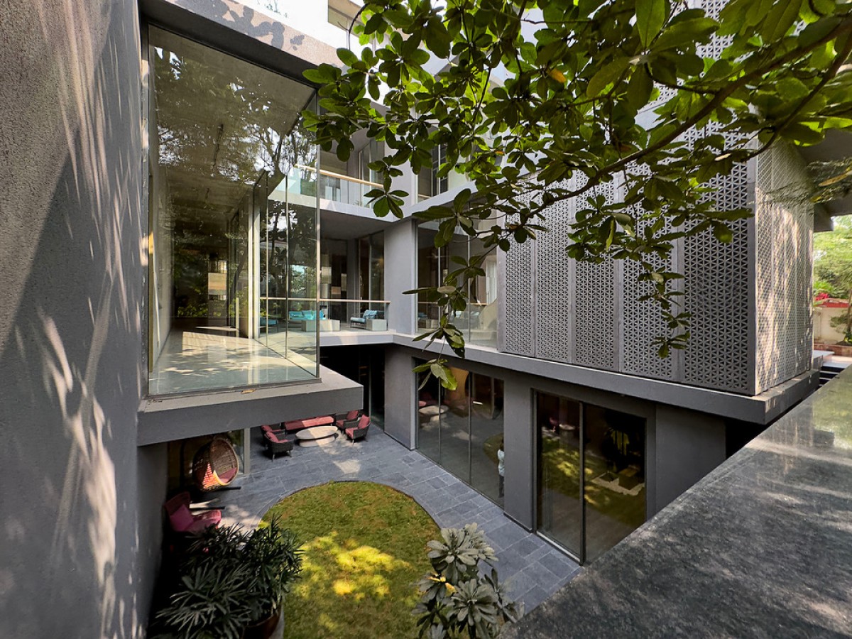 Subterranean Courtyard of Zen Spaces by Sanjay Puri Architects