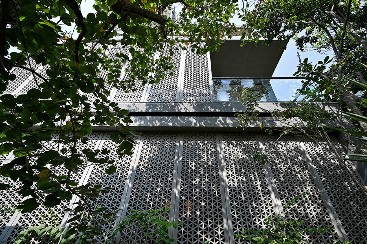 Balcony of Zen Spaces by Sanjay Puri Architects