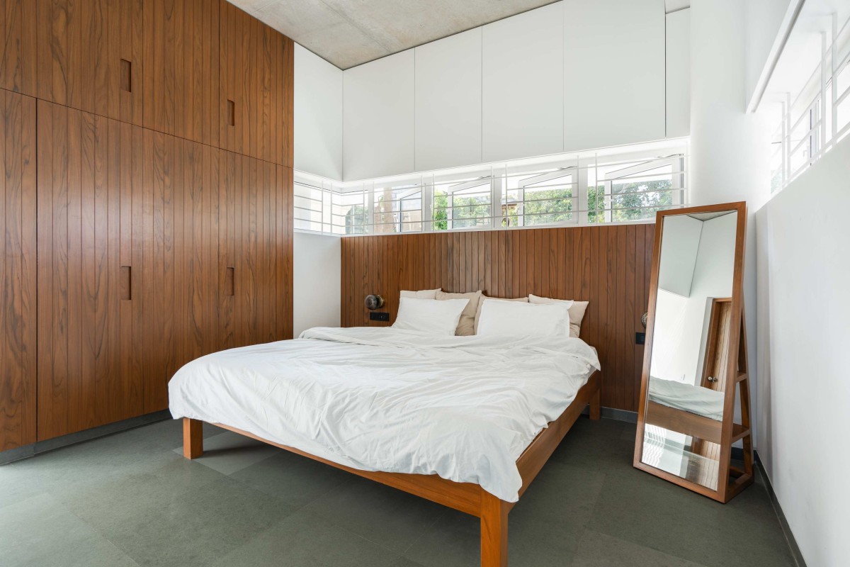 Bedroom 2 of Joshi House by Anahata Architects