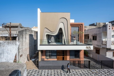 Brick House by Patel Bhavin Architects