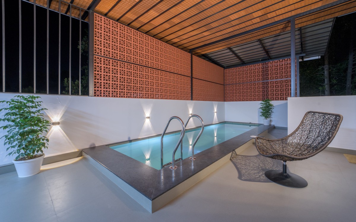 Pool of Soji's Residence by Viewpoint Dezigns