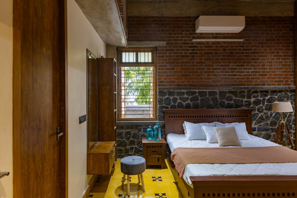 Bedroom of Brick Veedu by Onebulb Architecture