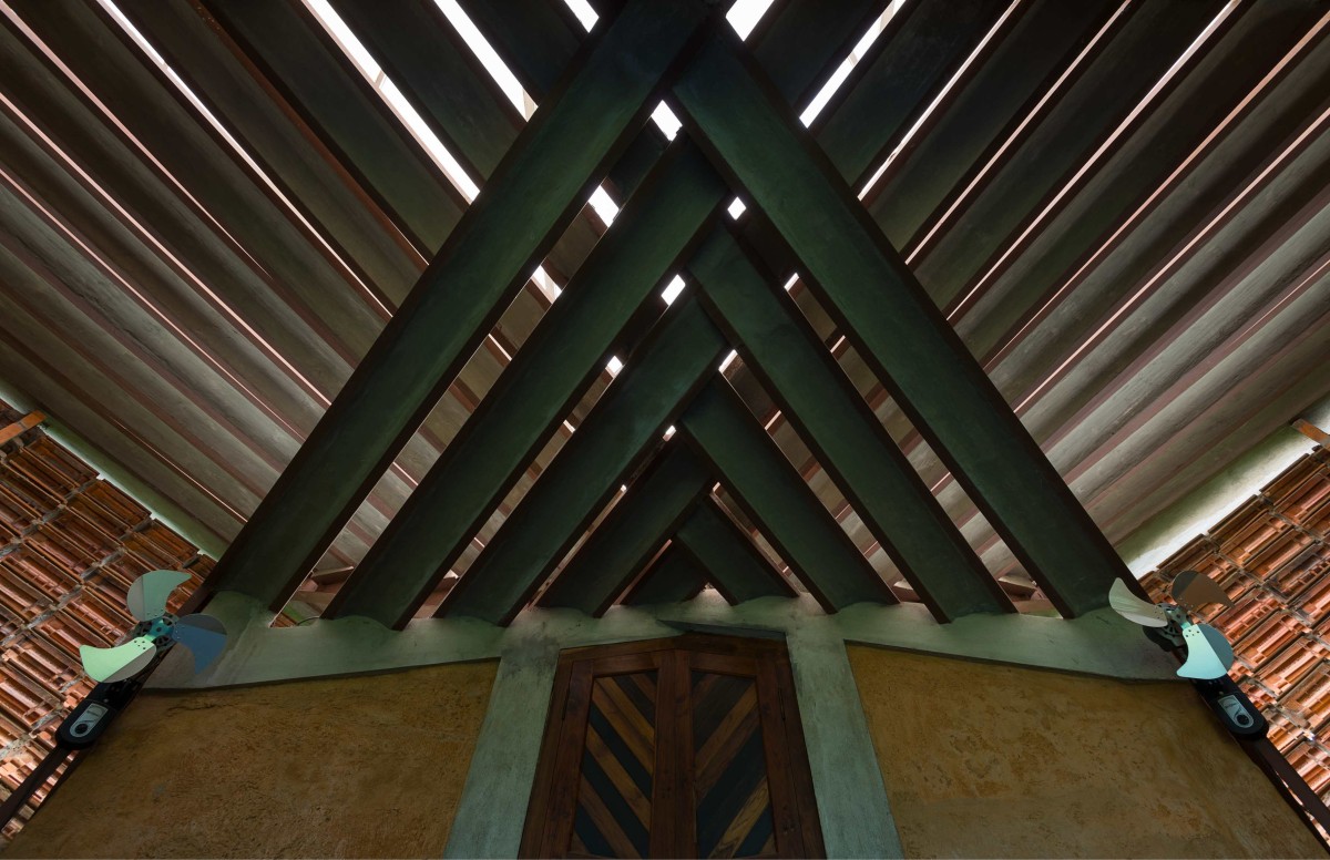 Ferrocement shell roof of Chirath Residence by Wallmakers